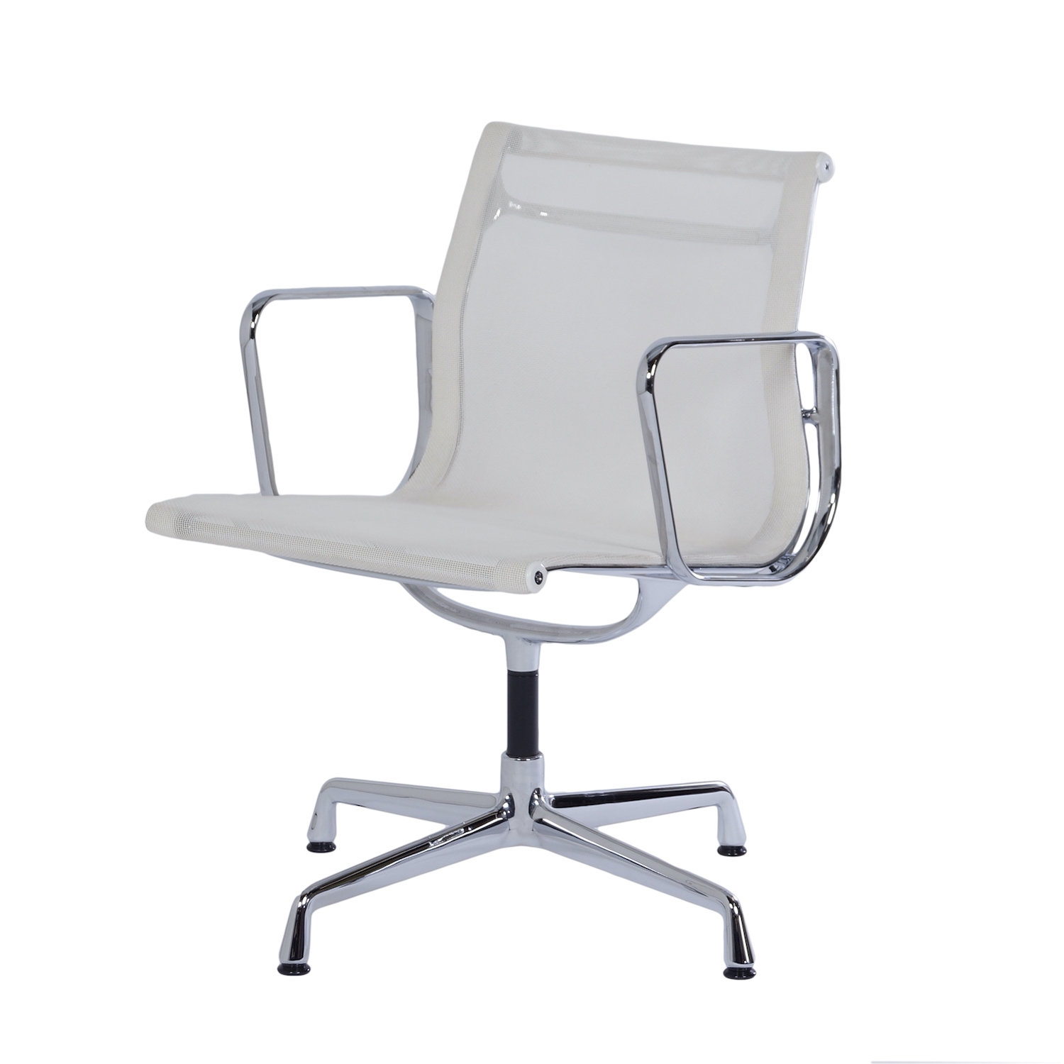 EA 108 in Witte Netweave van & Ray voor Vitra, 2000s