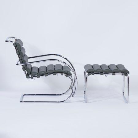 MR40 Lounge Stoel met Hocker van Mies van der Rohe voor Knoll, 2000s – Bauhaus Design, Leder