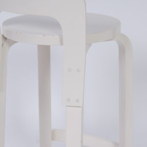 Witte Alvar Aalto Kruk &#8211; Hoge Model k65 voor Artek, 1970s