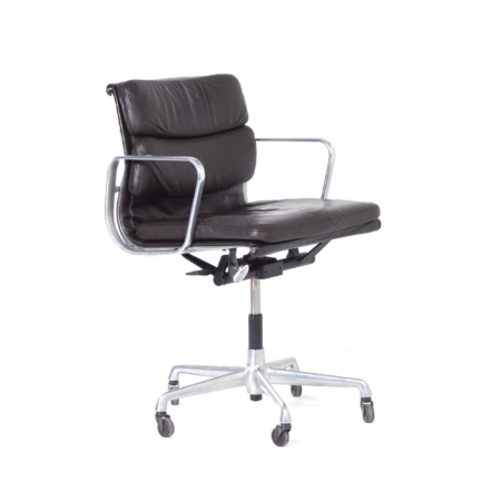 EA 217 Soft Pad Bureaustoel van Charles & Ray Eames voor Herman Miller, 1980s - Bruin Leder
