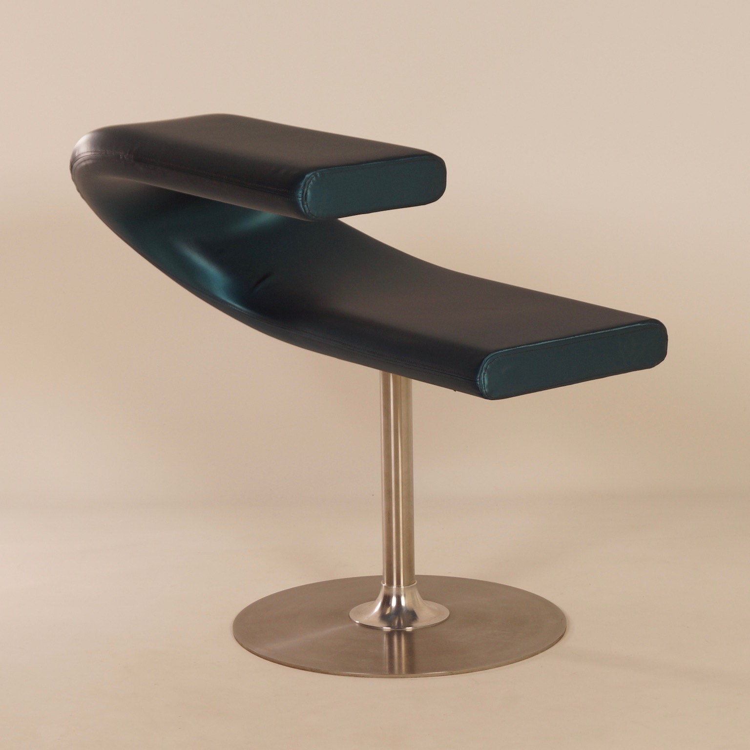 Innovation C Stoel van Fredrik Mattson voor Blå Station, 2000s – Blauwe Satijn Stof
