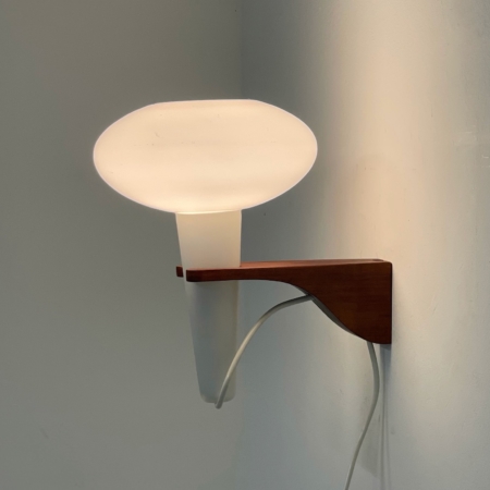 Wandlamp Mushroom in Teakhout en Wit Glas van Artimeta, 1960s