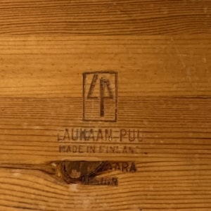 Pirkka Bankje van Ilmari Tapiovaara voor Laukaan Puu, 1950s