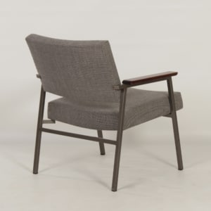 Damesfauteuil met Teakhouten Armleuningen van Avanti, 1960s &#8211; Opnieuw Gestoffeerd Gemêleerd Bruin