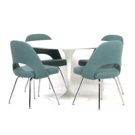 Tulip Tafel met 4 Stoelen van Eero Saarinen voor Knoll