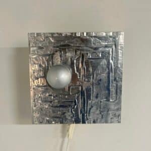 Kunstzinnige Wandlamp van Gevormd Aluminum, 1970s
