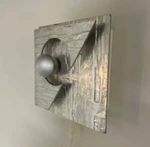 Kunstzinnige Wandlamp van Gevormd Aluminum, 1970s
