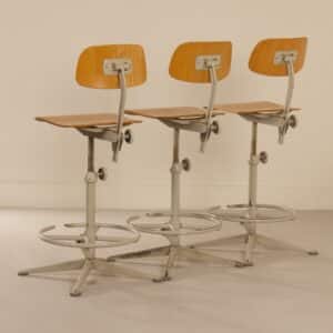 Architectenstoelen van Friso Kramer voor Ahrend de Cirkel, 1960s &#8211; Set van Drie met Grijze Ring
