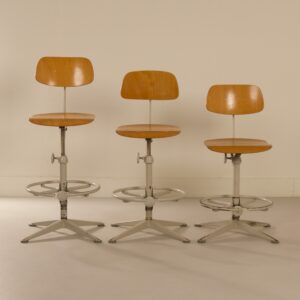 Architectenstoelen van Friso Kramer voor Ahrend de Cirkel, 1960s &#8211; Set van Drie met Grijze Ring