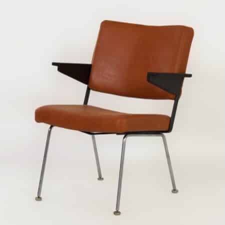 Gispen 1445 Armstoel van Andre Cordemeyer voor Gispen, 1960s | Nieuw Bruin Leer en Essenhout