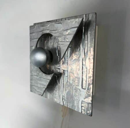 Kunstzinnige Wandlamp van Gevormd Aluminum, 1970s