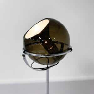 Globe Vloerlamp van Frank Ligtelijn voor Raak, 1960’s | met Rookglazen Bol