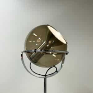 Globe Vloerlamp van Frank Ligtelijn voor Raak, 1960’S | met Lichtkleurige Rookglas