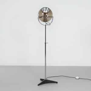 Globe Vloerlamp van Frank Ligtelijn voor Raak, 1960’S | met Lichtkleurige Rookglas