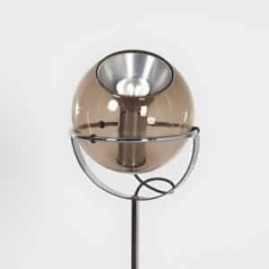Globe Vloerlamp van Frank Ligtelijn voor Raak, 1960’S | met Lichtkleurige Rookglas