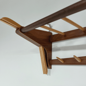 Vintage Wandkapstok in Tweekleurig Hout van Electrimeufa, 1960s &#8211; Met Kleerhangers