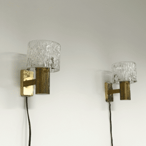 Messing Wandlamp met Relief Kristal Glazen Kappen van Hags, 1960s | Set van Twee