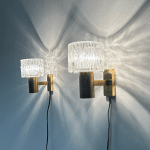 Messing Wandlamp met Relief Kristal Glazen Kappen van Hags, 1960s | Set van Twee