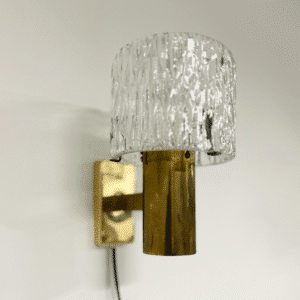 Messing Wandlamp met Relief Kristal Glazen Kappen van Hags, 1960s | Set van Twee