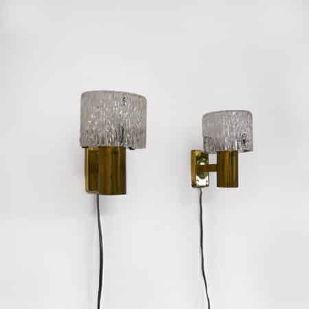 Messing Wandlamp met Relief Kristal Glazen Kappen van Hags, 1960s | Set van Twee