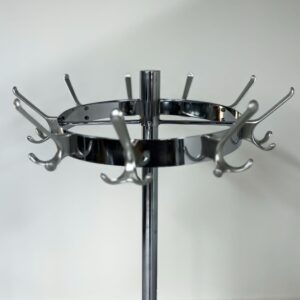 Industriële Staande Kapstok met Carrouselfunctie, 1960 – voor ca 27 Jassen, met Paraplubak