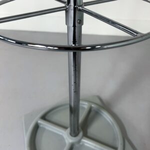 Industriële Staande Kapstok met Carrouselfunctie, 1960 – voor ca 27 Jassen, met Paraplubak