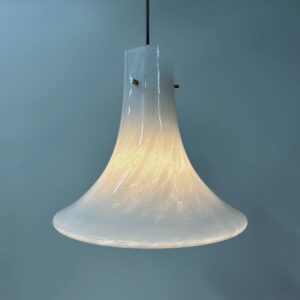 Mondgeblazen Hanglamp L4233 van Glashütte Limburg, 1970s &#8211; Gewolkt Opaalglas en Messing Armatuur