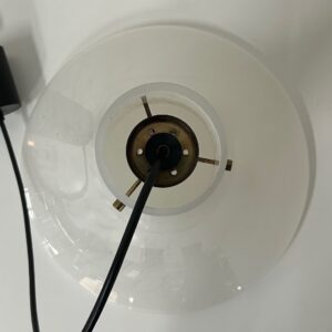 Mondgeblazen Hanglamp L4233 van Glashütte Limburg, 1970s &#8211; Gewolkt Opaalglas en Messing Armatuur