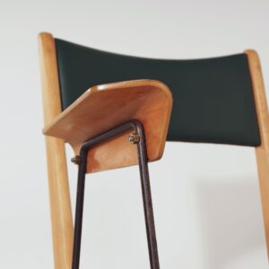 Boemerang Stoel, Toegeschreven aan Carlo De Carli, 1950s – Italiaans Design, Houten Armleuningen, Nieuwe Bekleding