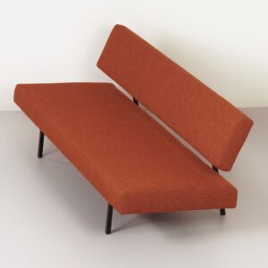 Slaapbank BR 53 9 van Martin Visser voor ’t Spectrum, 1960 – Zwart Frame, Oranje-Bruine Stoffering