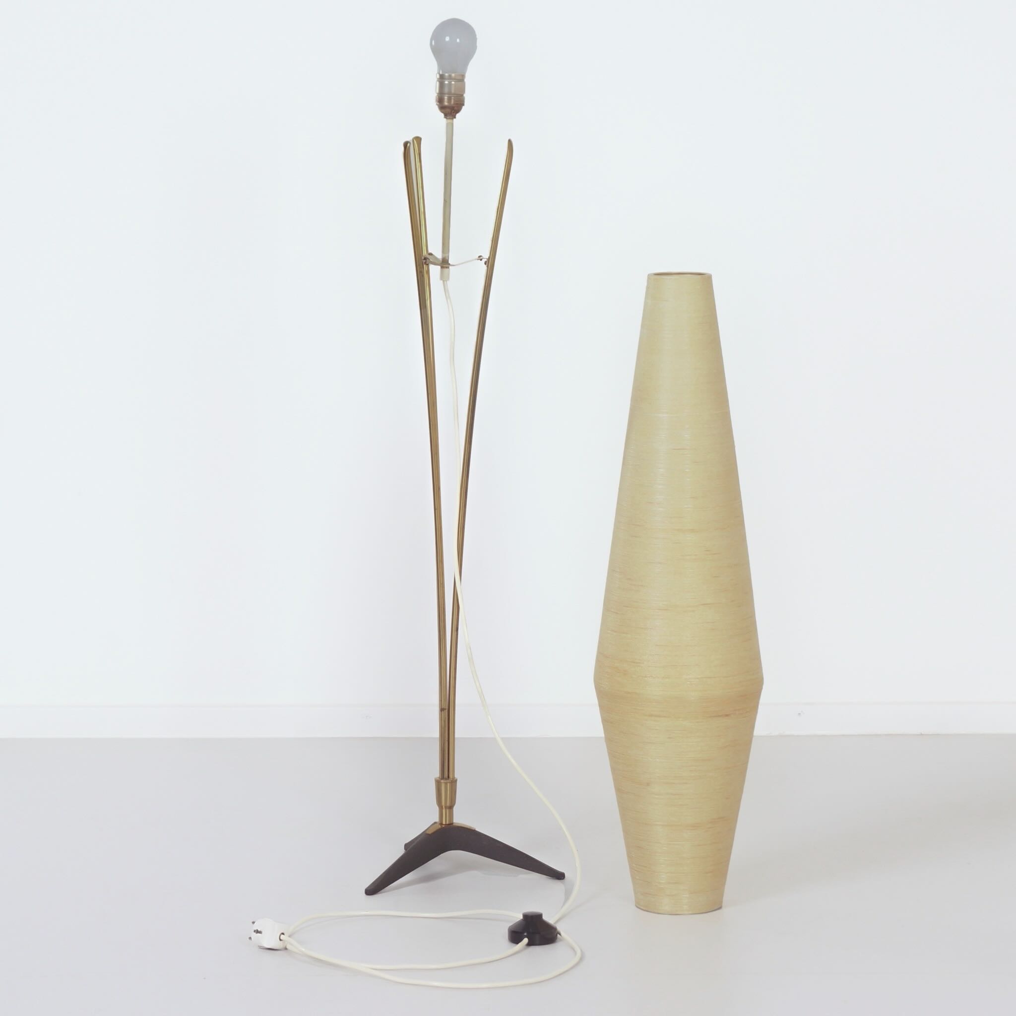 Messing Vloerlamp van Cosack Leuchten, 1950s – Coconvormige Glasvezel Kap