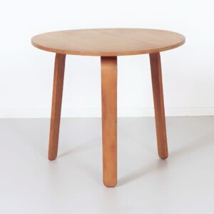 Salontafel TE07 van Cees Braakman voor Pastoe, 1950s &#8211; eikenhout, drie gebogen poten
