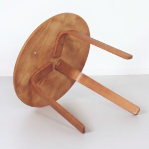 Salontafel TE07 van Cees Braakman voor Pastoe, 1950s &#8211; eikenhout, drie gebogen poten