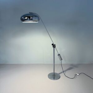 Chromen space age vloerlamp uit de jaren 70 met verstelbare hengelarm