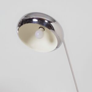 Chromen space age vloerlamp uit de jaren 70 met verstelbare hengelarm