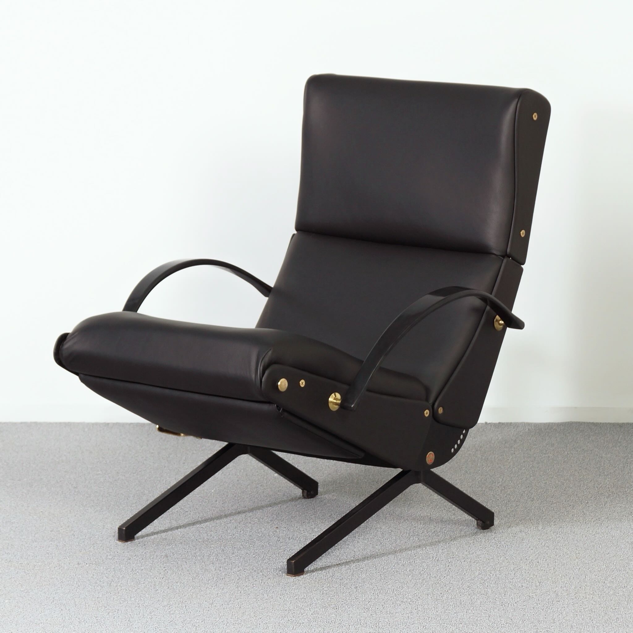 P40 Fauteuil van Osvaldo Borsani voor Tecno, 1950s in Nieuw Zwart Leer en Messing