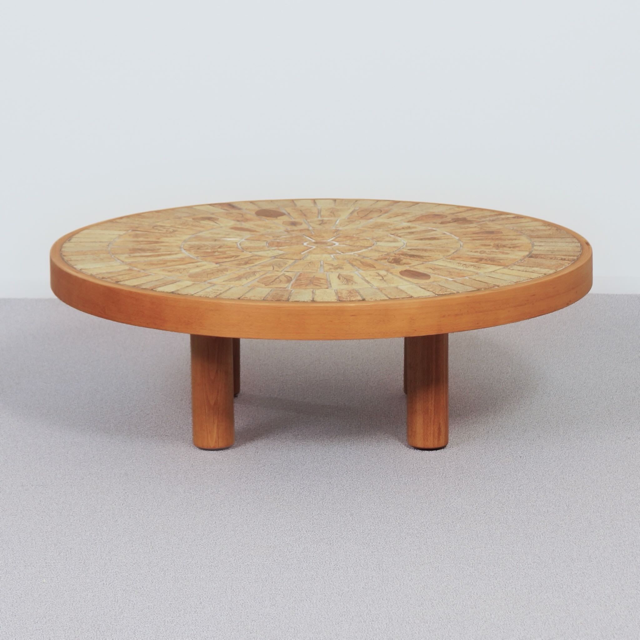 Ronde Salontafel van Roger Capron voor Atelier Capron uit de Jaren 60 in Keramiek en Beukenhout