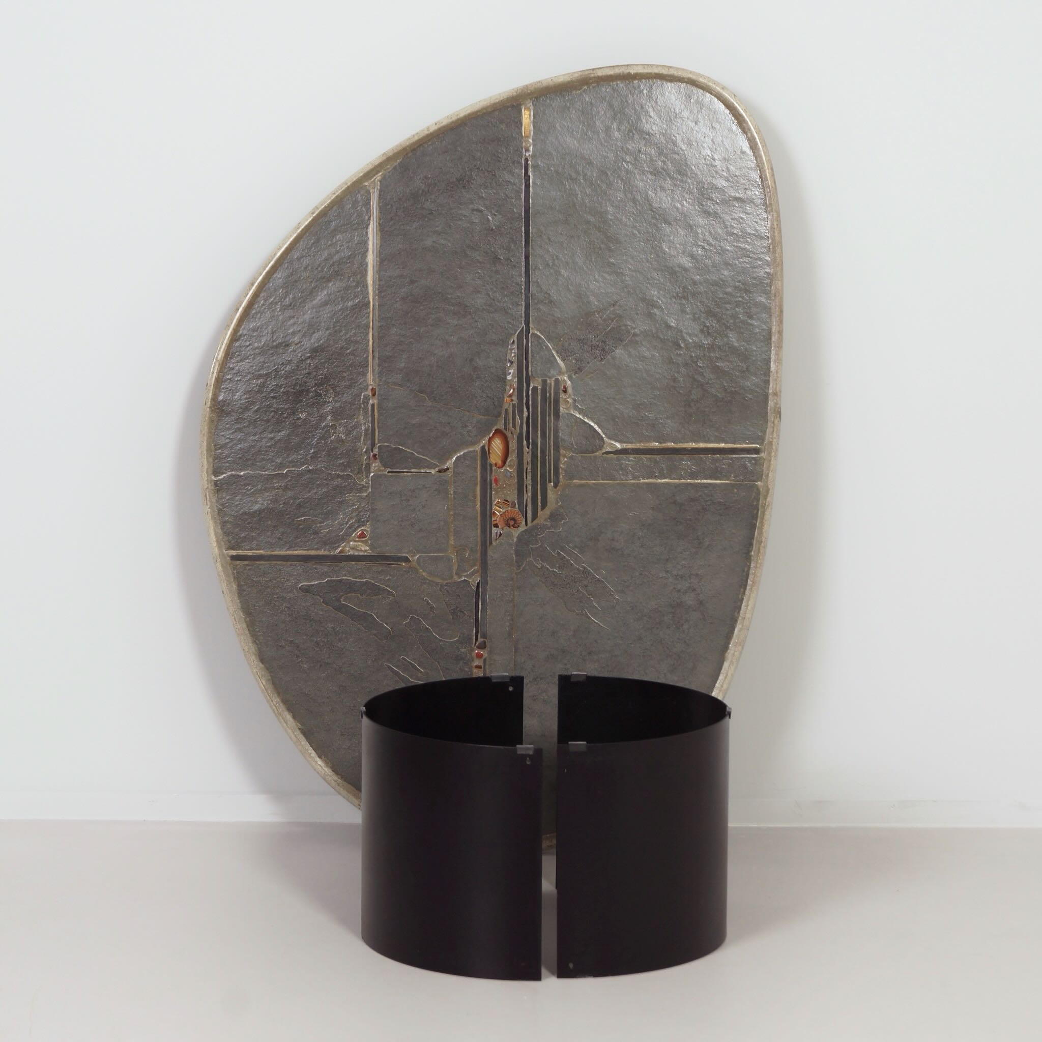 Niervormige salontafel van Paul Kingma uit de jaren 90 in natuursteen en edelsteen