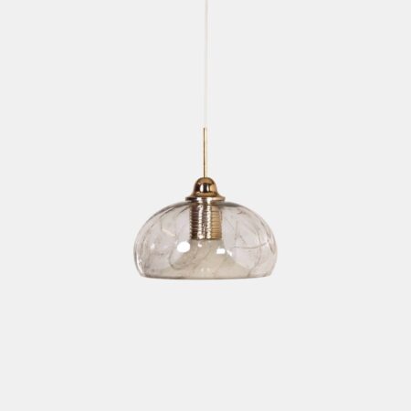 Hanglamp van Doria Leuchten uit de jaren 80 in vulcano glass en messing