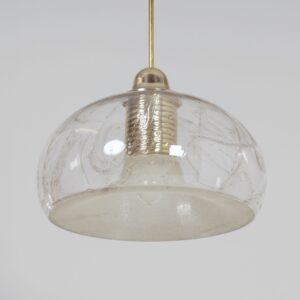 Hanglamp van Doria Leuchten uit de jaren 80 in vulcano glass en messing