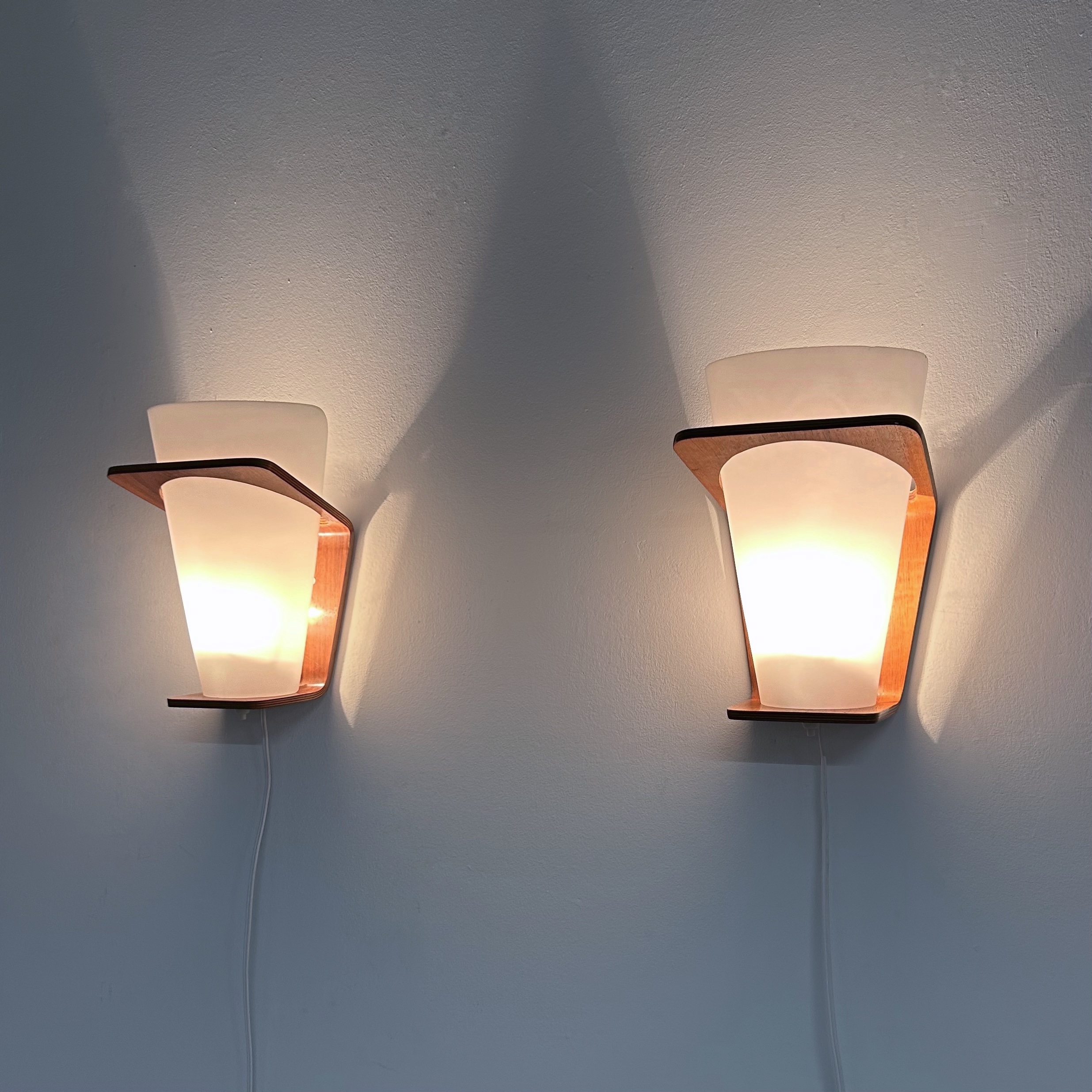 Paar NX 41 Wandlampen van Louis Kalff voor Philips, 1960s, in Teak en Opaalglas