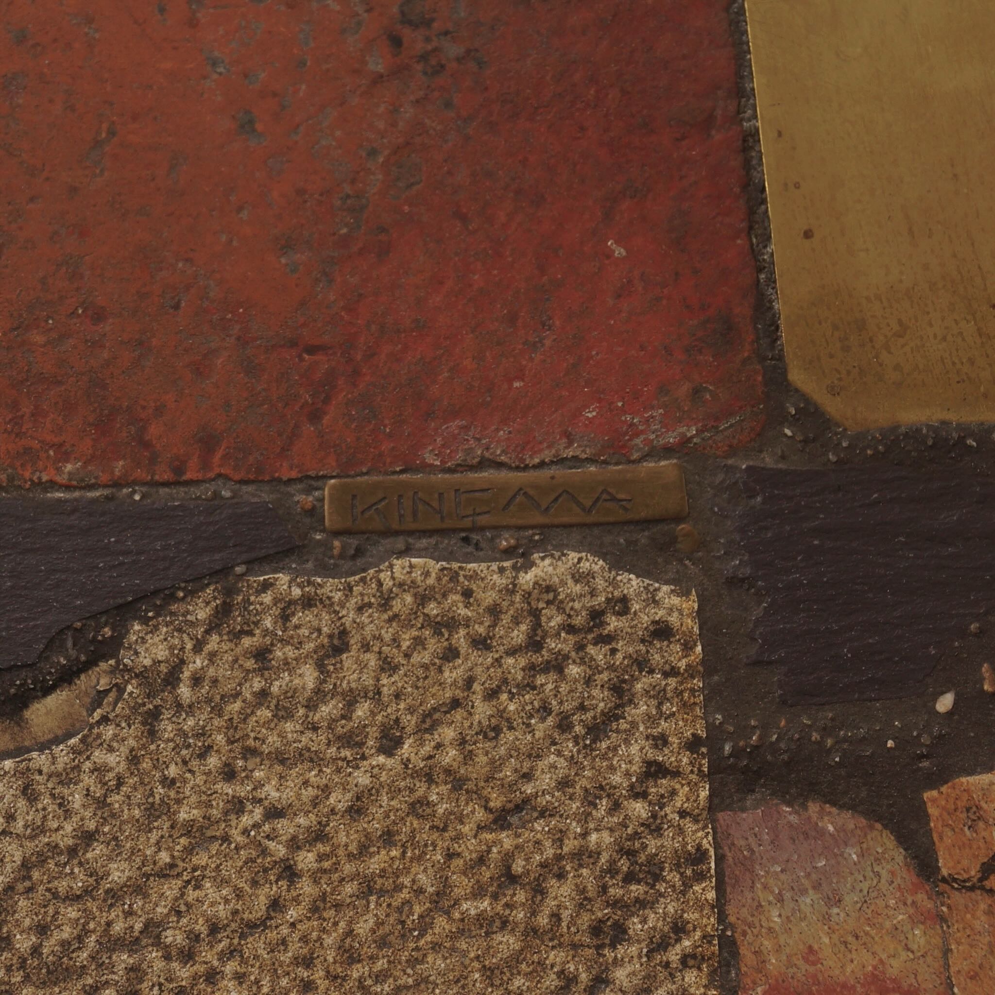 Ronde Salontafel van Paul Kingma uit de jaren 70 met Messing en Kleurige Keramiek