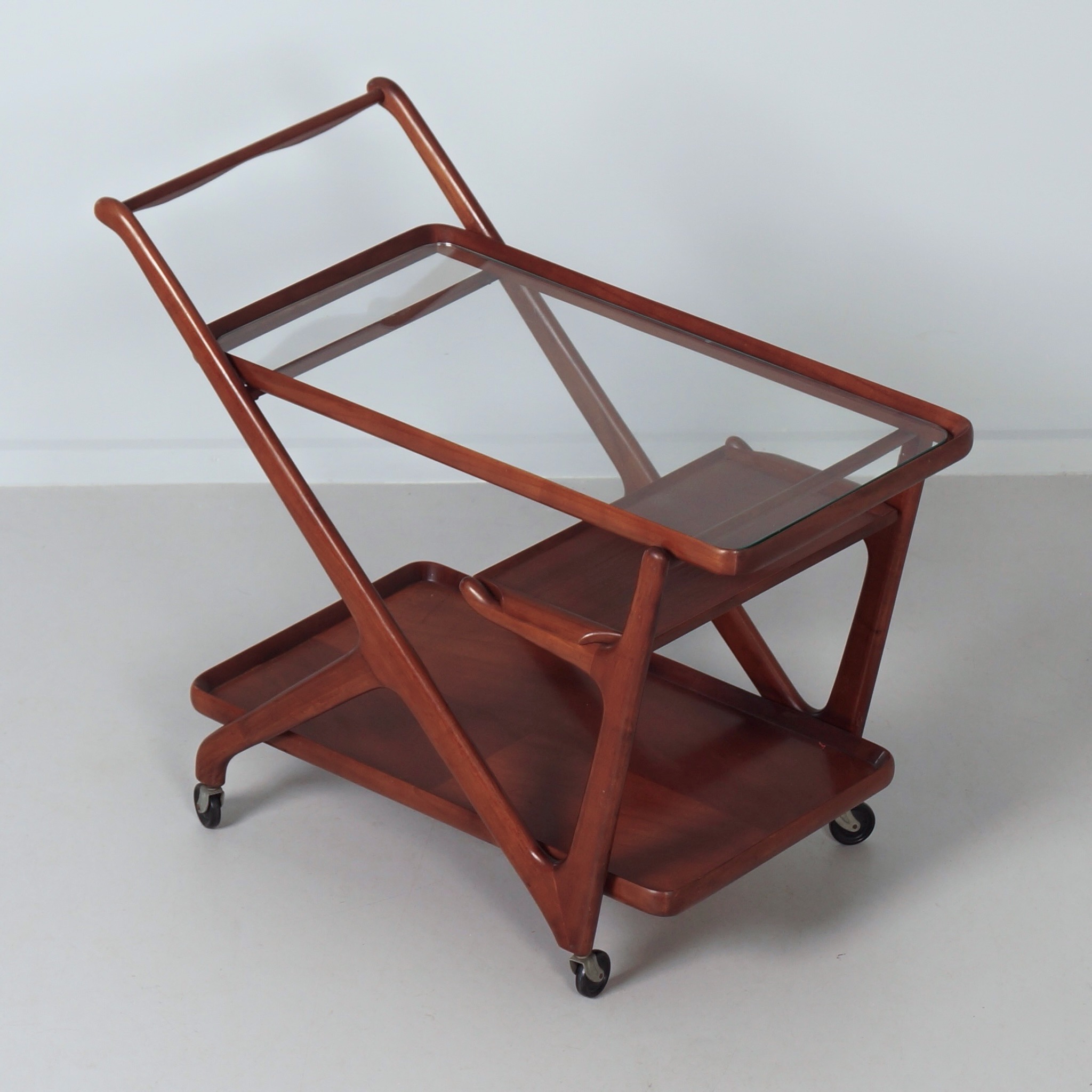 Cassina Serveerwagen uit de Jaren 60 in Beukenhout met Glazen Blad