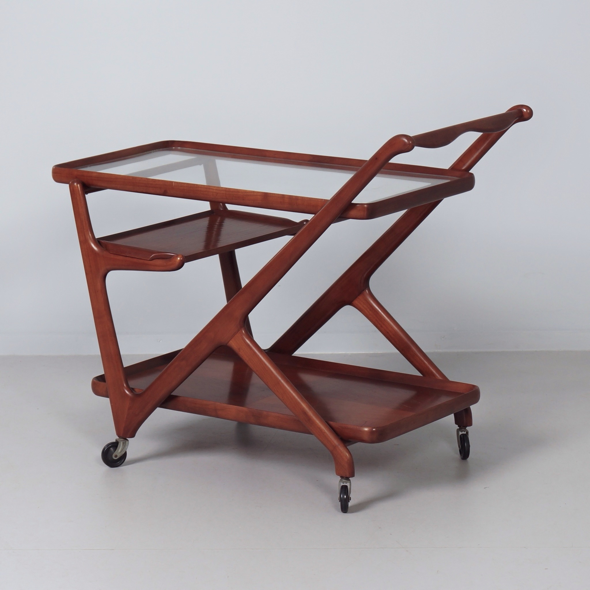 Cassina Serveerwagen uit de Jaren 60 in Beukenhout met Glazen Blad