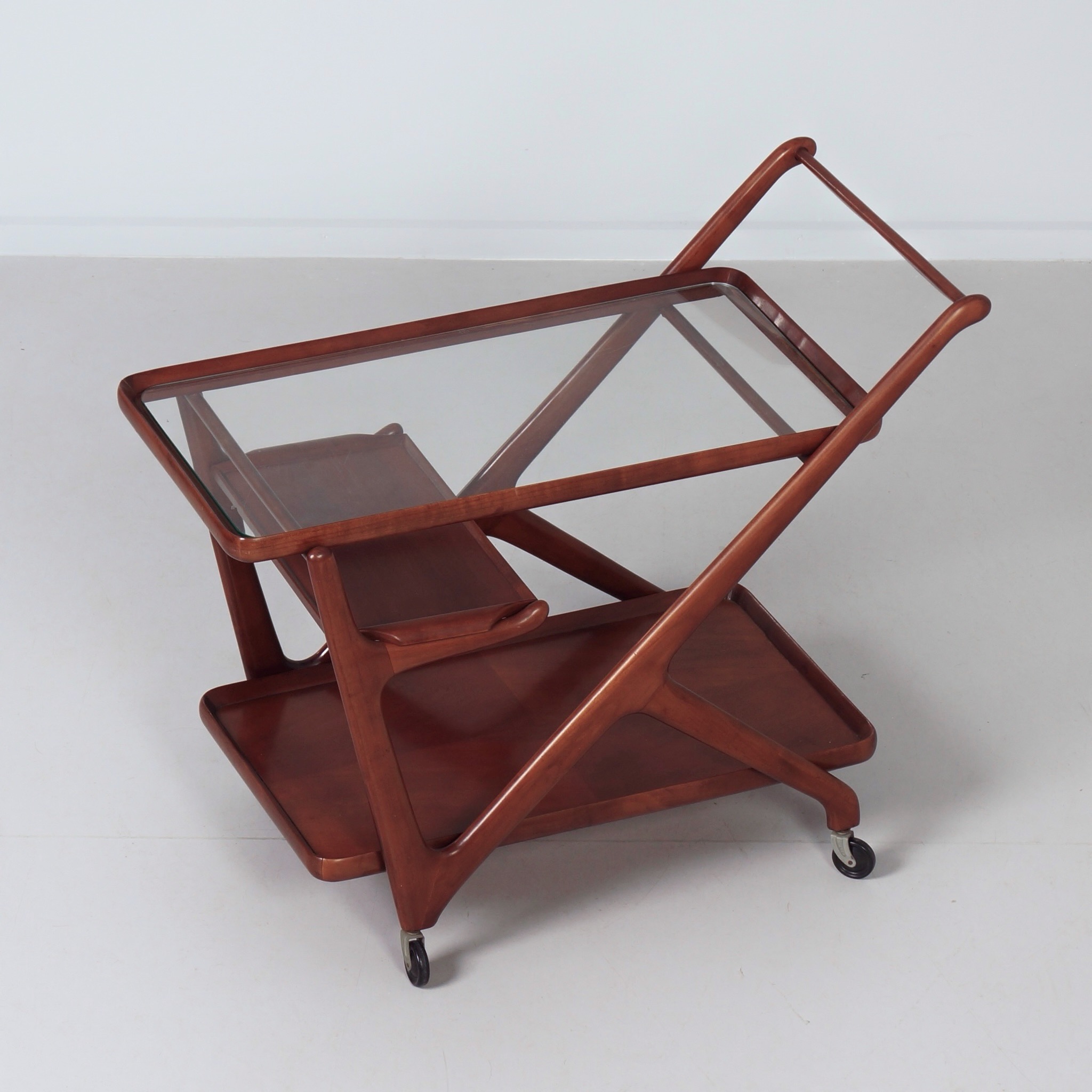 Cassina Serveerwagen uit de Jaren 60 in Beukenhout met Glazen Blad