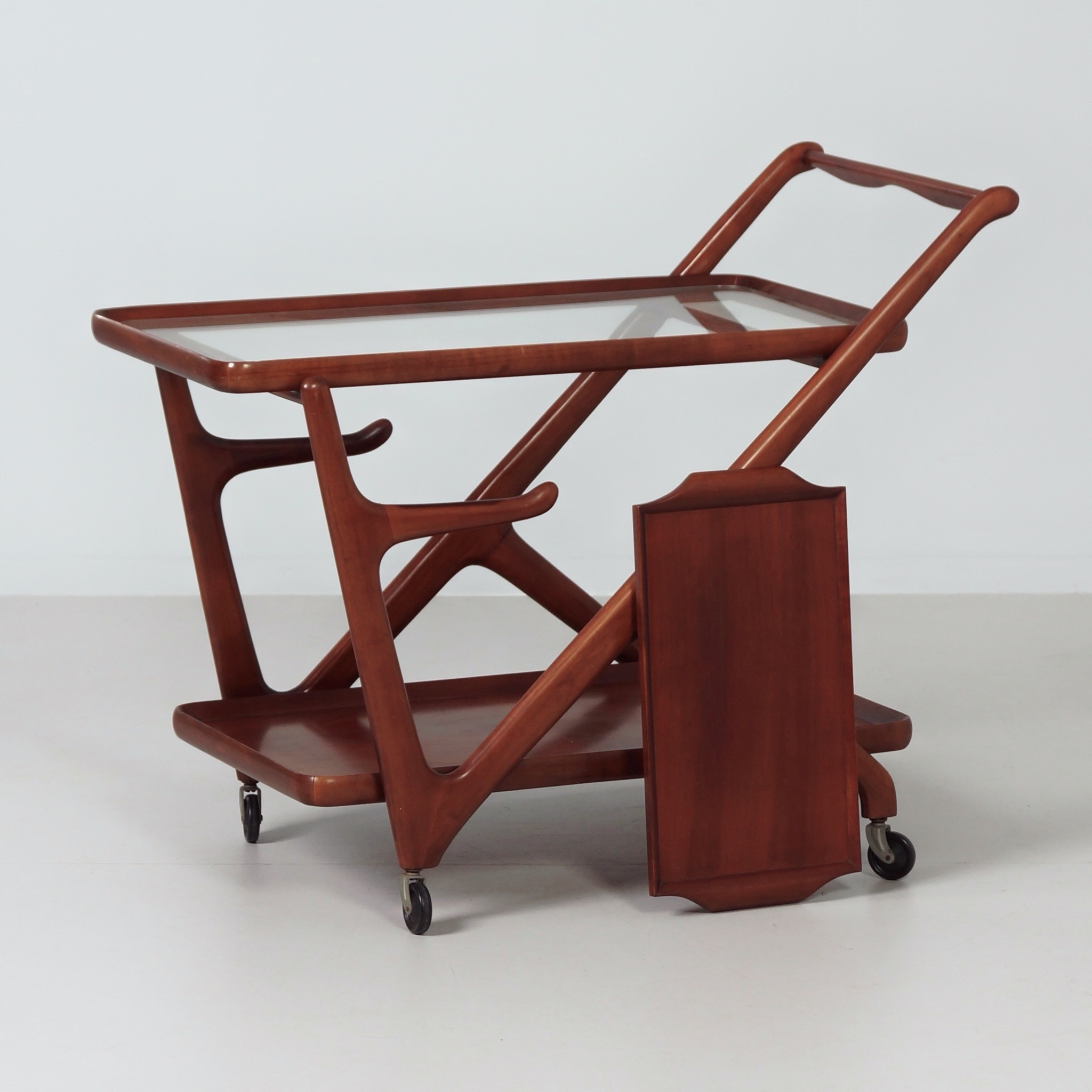 Cassina Serveerwagen uit de Jaren 60 in Beukenhout met Glazen Blad