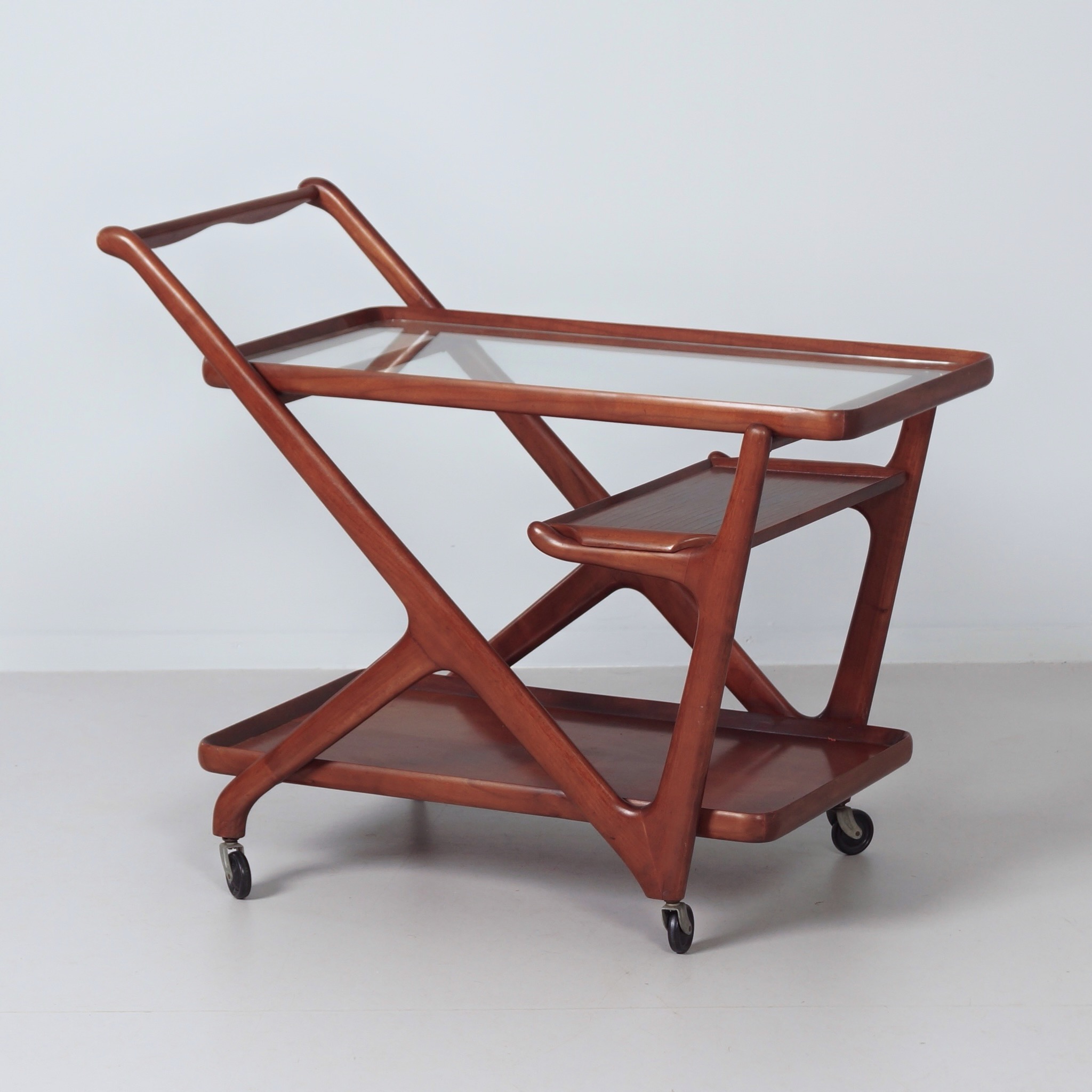 Cassina Serveerwagen uit de Jaren 60 in Beukenhout met Glazen Blad