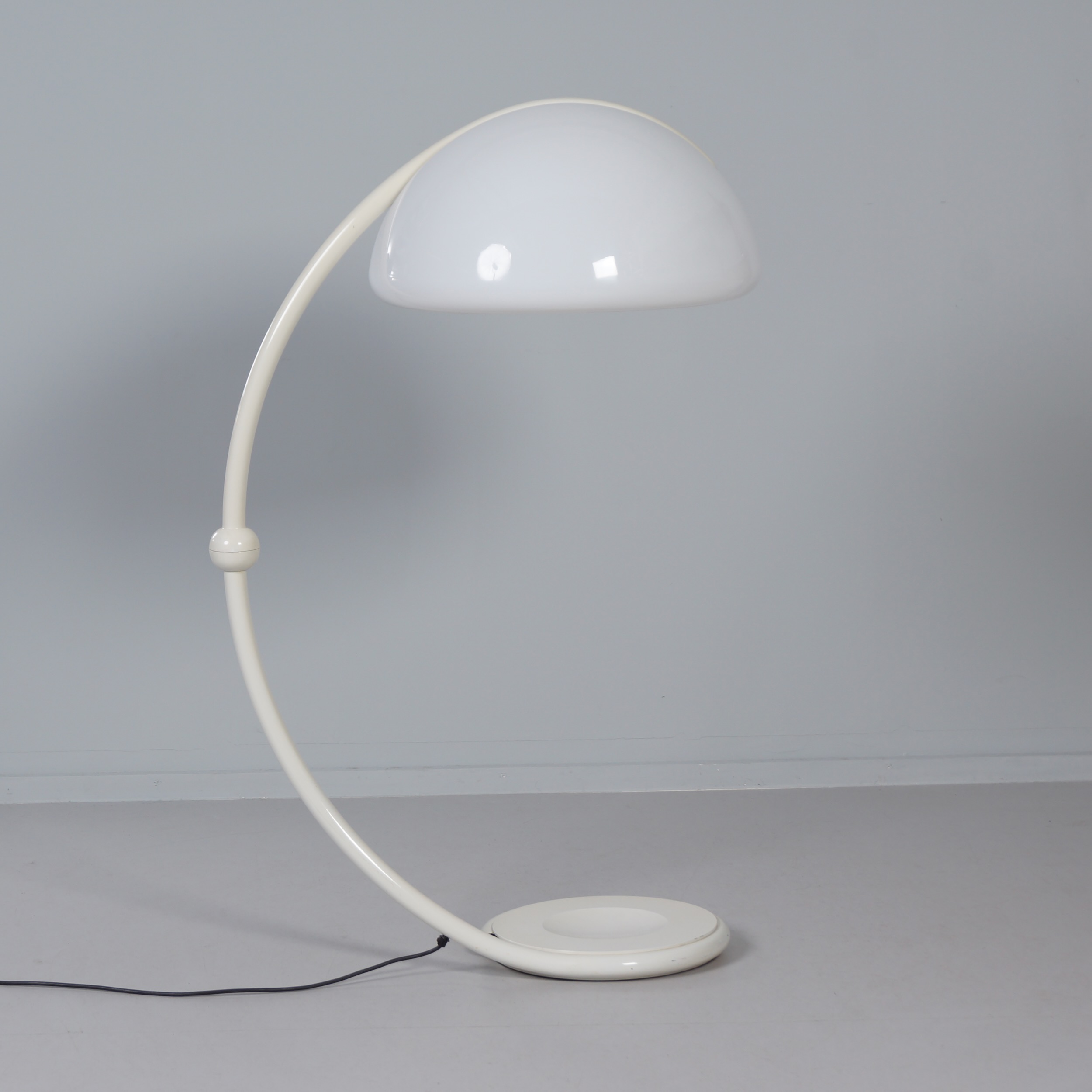 Serpente vloerlamp van Elio Martinelli voor Martinelli Luce, jaren 70 in wit