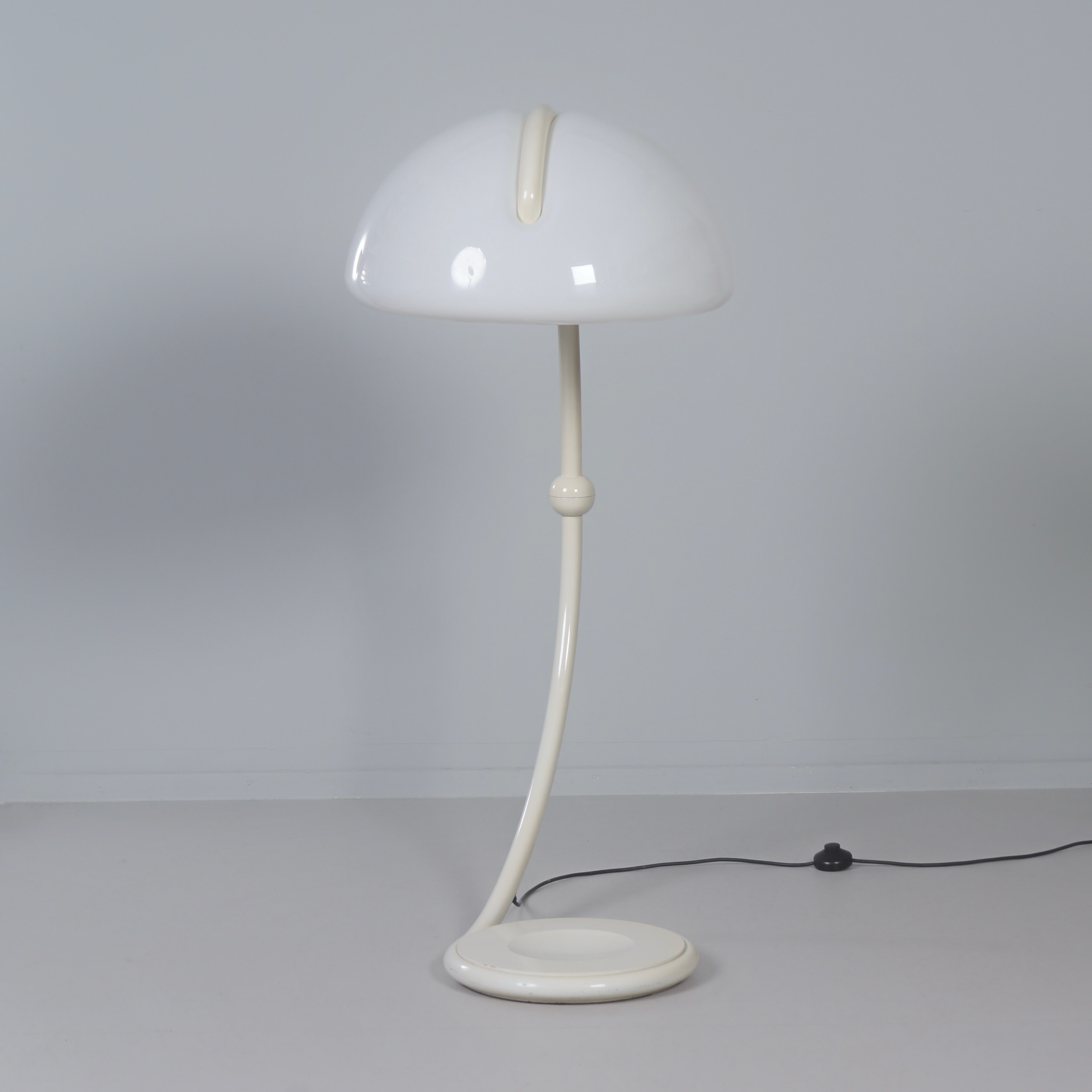 Serpente vloerlamp van Elio Martinelli voor Martinelli Luce, jaren 70 in wit