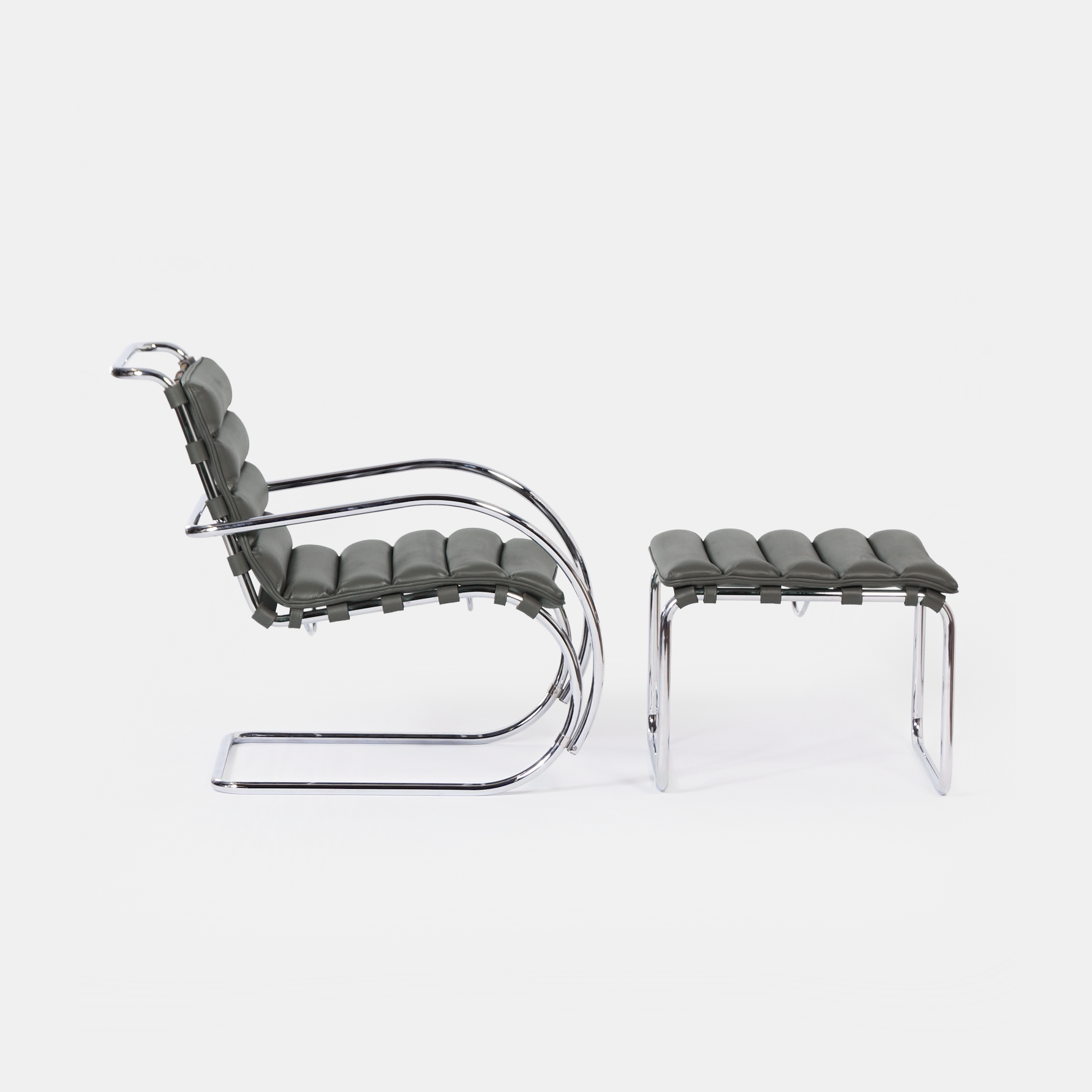 MR40 Lounge Stoel met Hocker van Mies van der Rohe voor Knoll, 2000s – Bauhaus Design, Leder